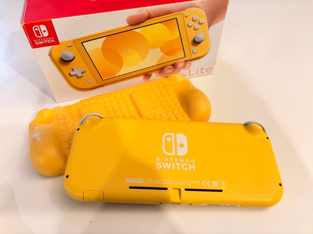 ワ*ト様 Nintendo Switch Lite イエロー 本体 ケース、箱付