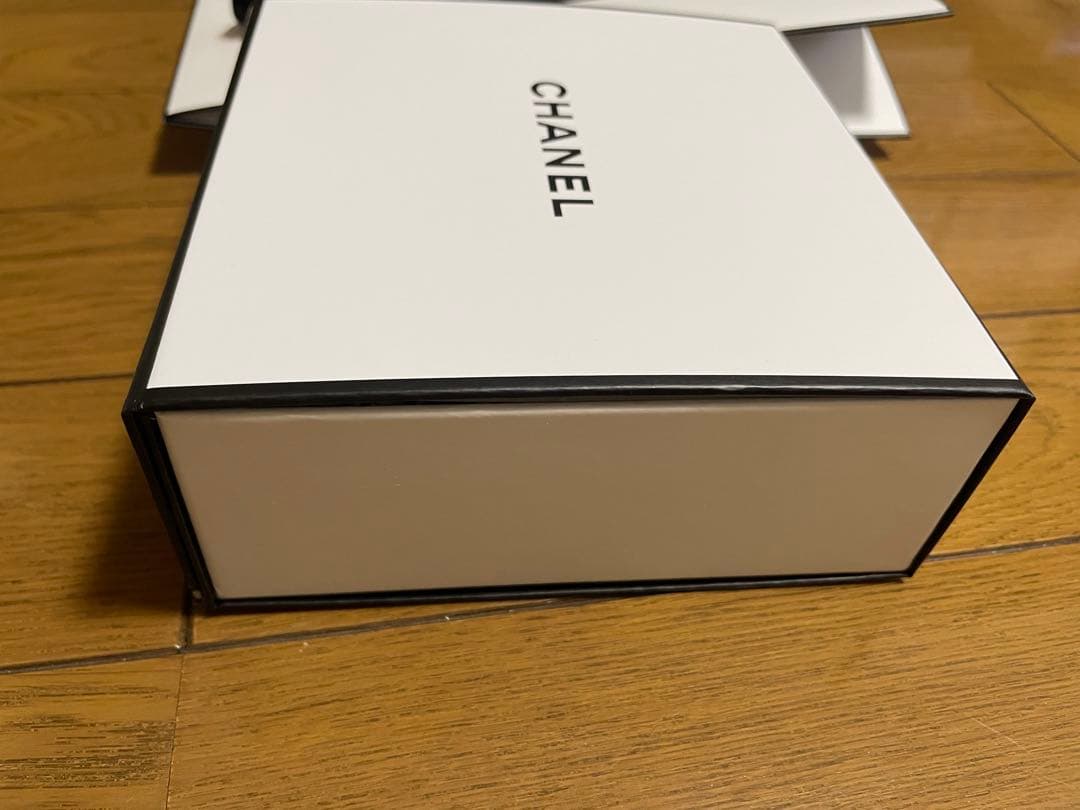 CHANEL ギフト　ハンドクリーム　リップクリーム　箱付き　ショッピングバッグ