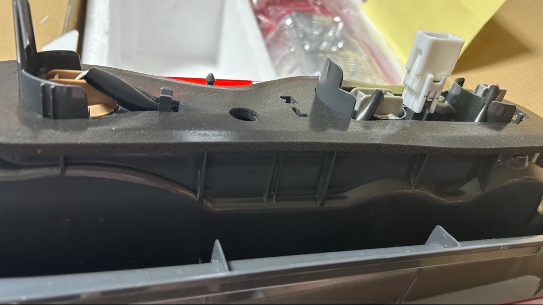 ハイエース寒冷地　新車外し　テールランプ　ダークプライムS