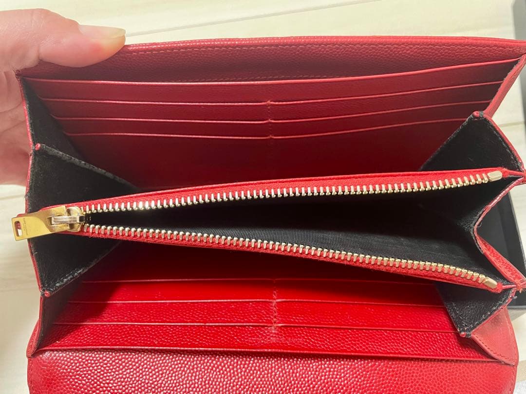 Saint Laurent レッド長財布 YSLロゴ