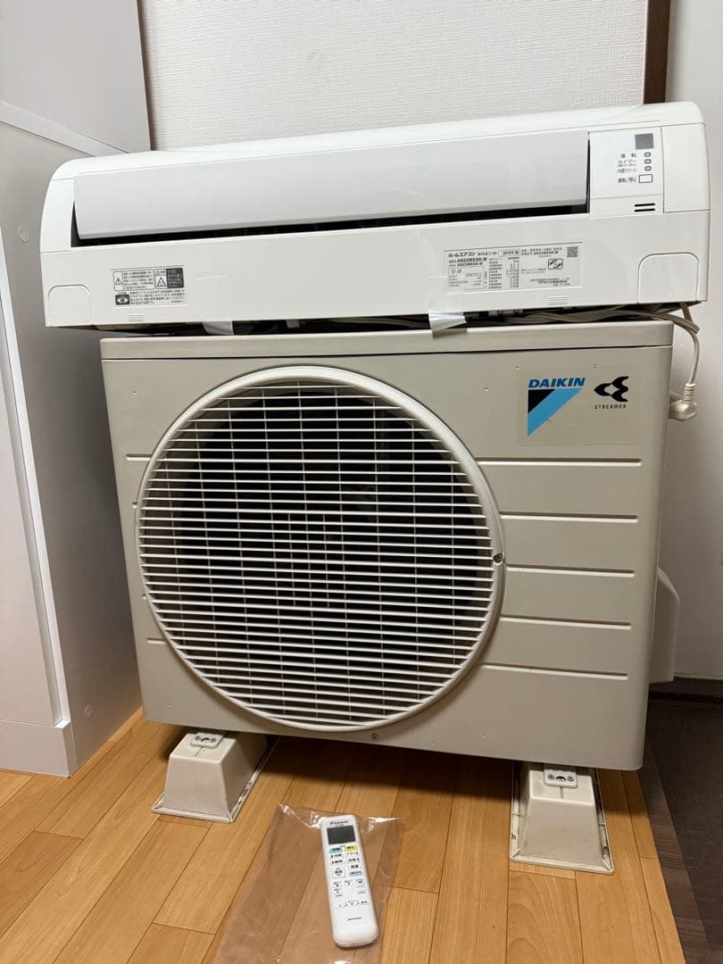 ダイキン ルームエアコン AR22WESK-W（2019年製）室内機と室外機付き
