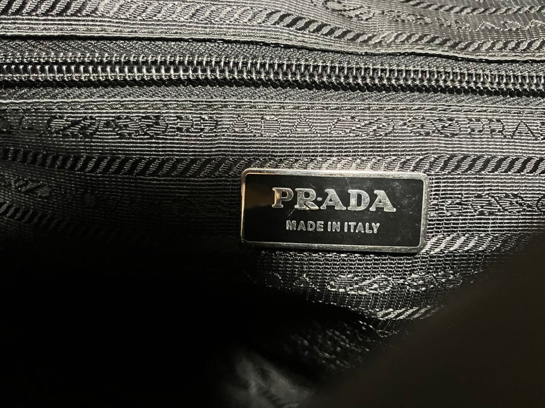 prada ショルダーバック