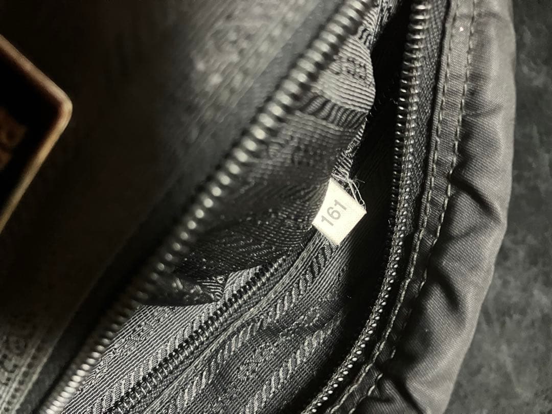 prada ショルダーバック