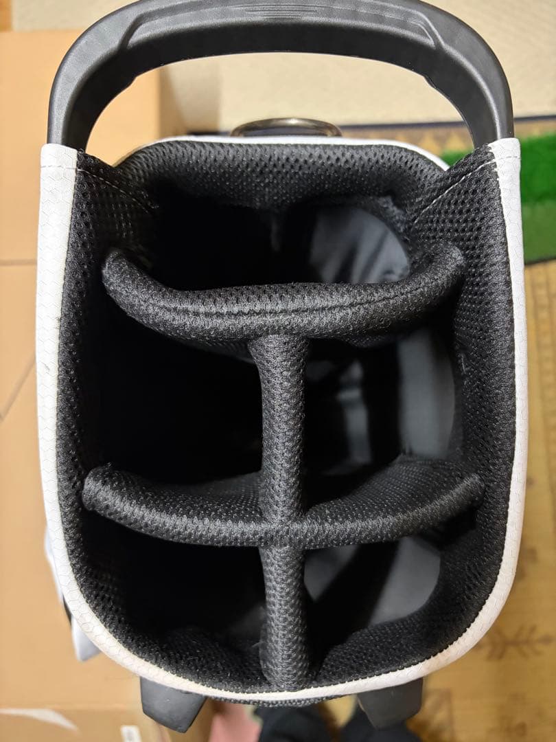 adidas ゴルフバッグ　キャディバッグ　軽量 DG711 HG5752