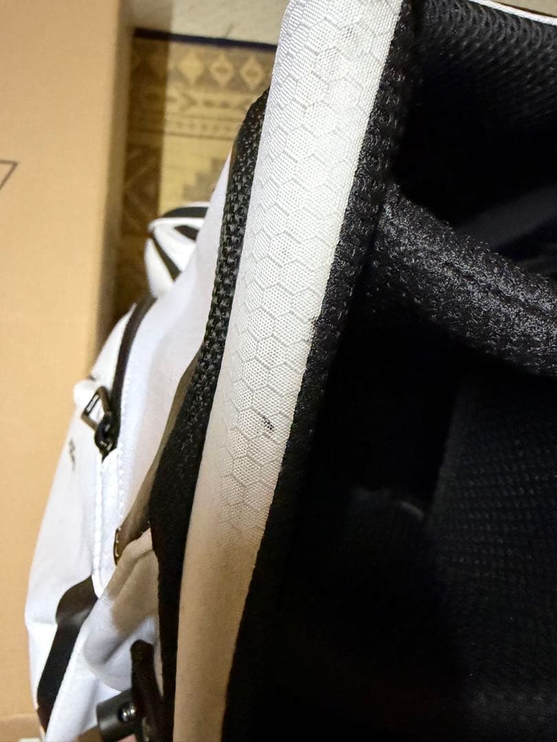 adidas ゴルフバッグ　キャディバッグ　軽量 DG711 HG5752