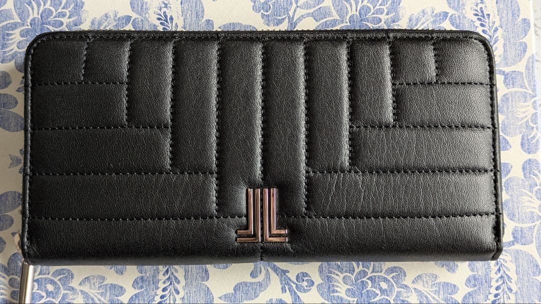 【LANVINenBleu】☆匿名配送☆ 長財布　ブラック　箱付き　美品