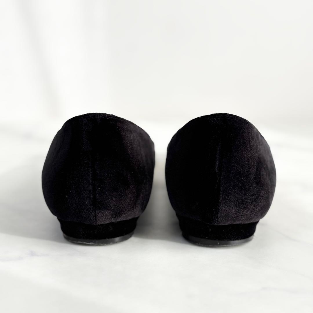 マノロブラニク 37.5 ハンギシ ベルベット フラットパンプス ブラック