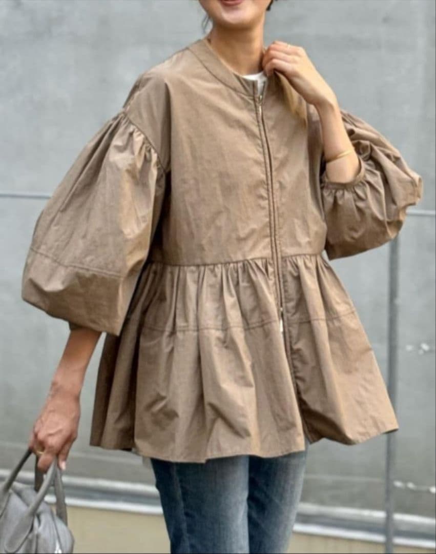 26400円　今季新品　ビアズリー　ペプラム　ギャザー　ジップブルゾン　ベージュ