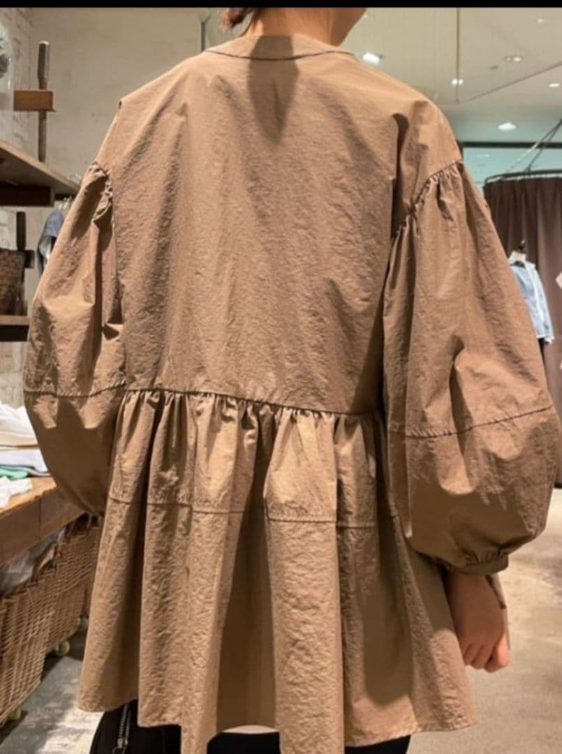 26400円　今季新品　ビアズリー　ペプラム　ギャザー　ジップブルゾン　ベージュ