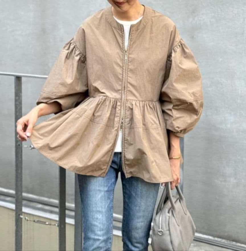 26400円　今季新品　ビアズリー　ペプラム　ギャザー　ジップブルゾン　ベージュ