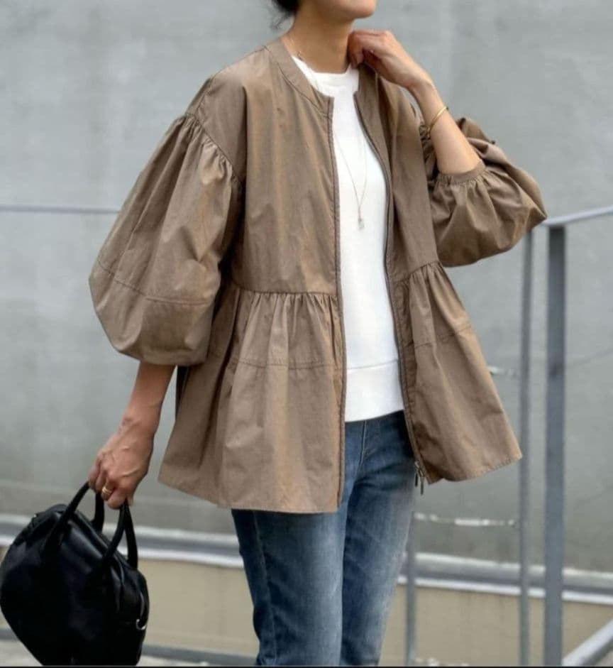 26400円　今季新品　ビアズリー　ペプラム　ギャザー　ジップブルゾン　ベージュ