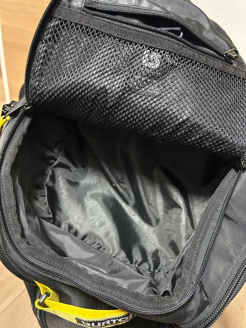 BURTON キャリーバッグ ブラック/イエロー