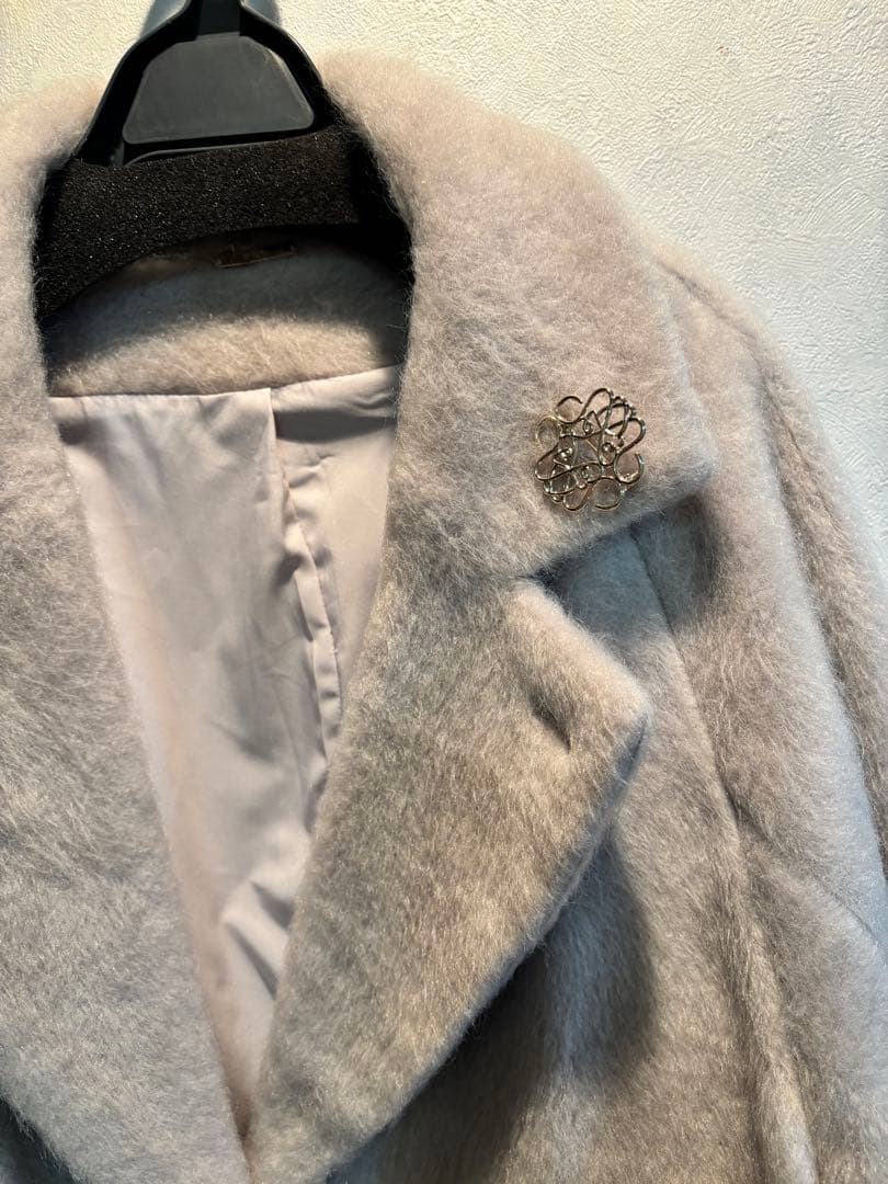 スナイデル今季　ベージュ ロングコート 襟付き ブローチ付き