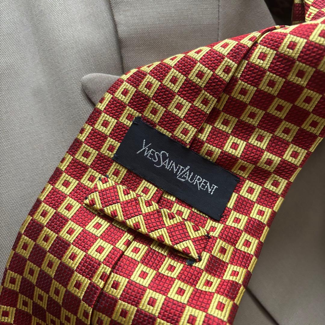 【レトロコーデ】ダブルスーツ イブサンローラン ネクタイ シャツ ピンズセット