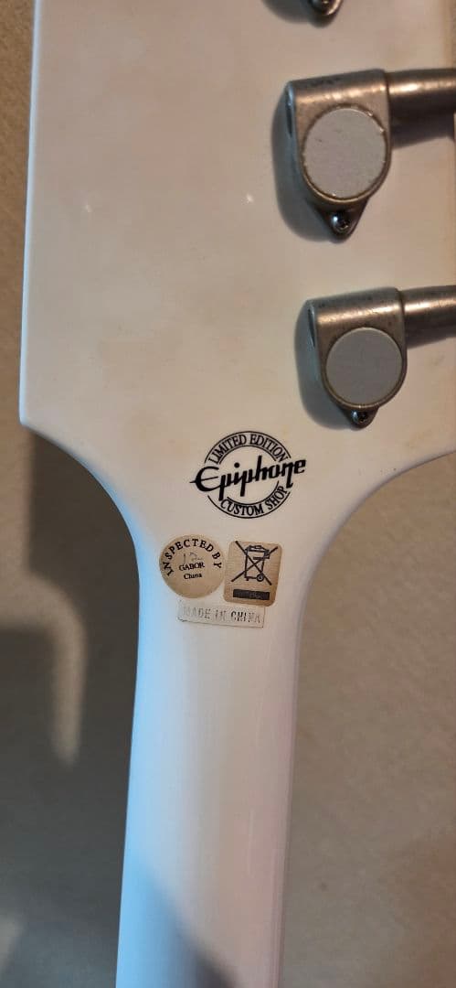 エピフォン サンダーバード ホワイト Epiphone Thunderbird