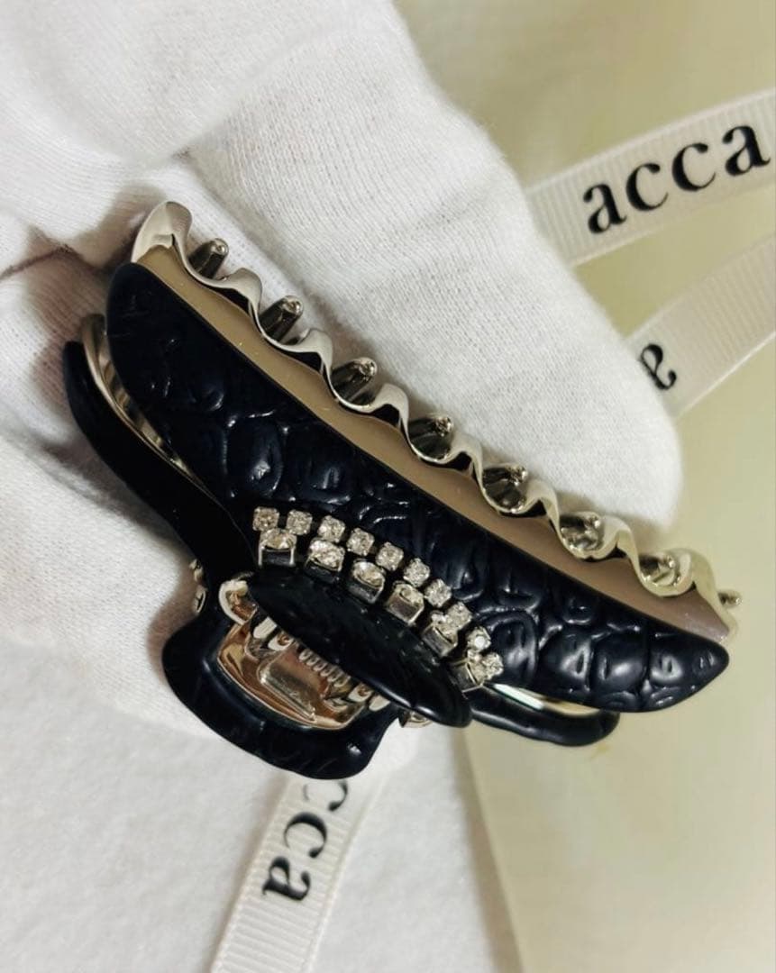 【極美品】アッカaccaクリップ　キルティング　ラインストーン　ダブルコラーナ