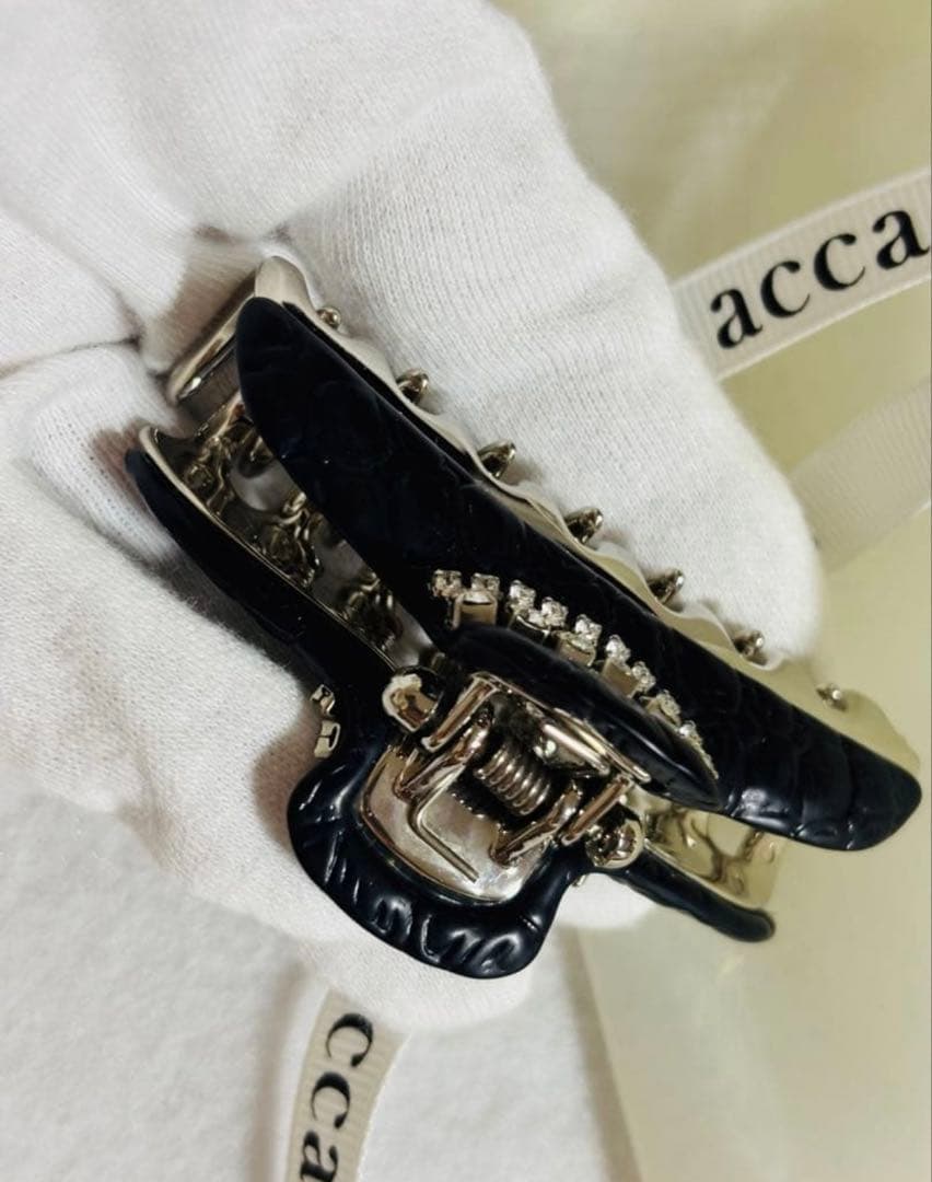 【極美品】アッカaccaクリップ　キルティング　ラインストーン　ダブルコラーナ