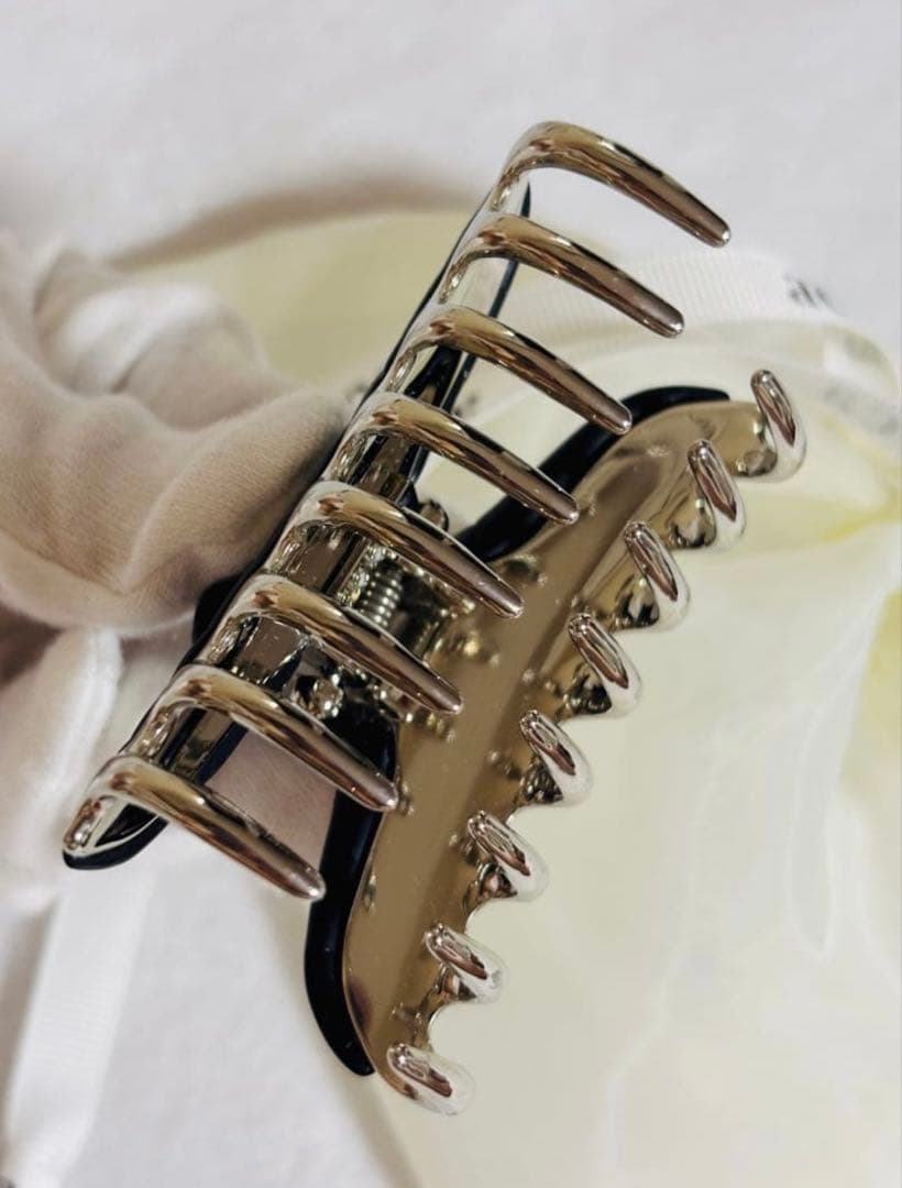 【極美品】アッカaccaクリップ　キルティング　ラインストーン　ダブルコラーナ