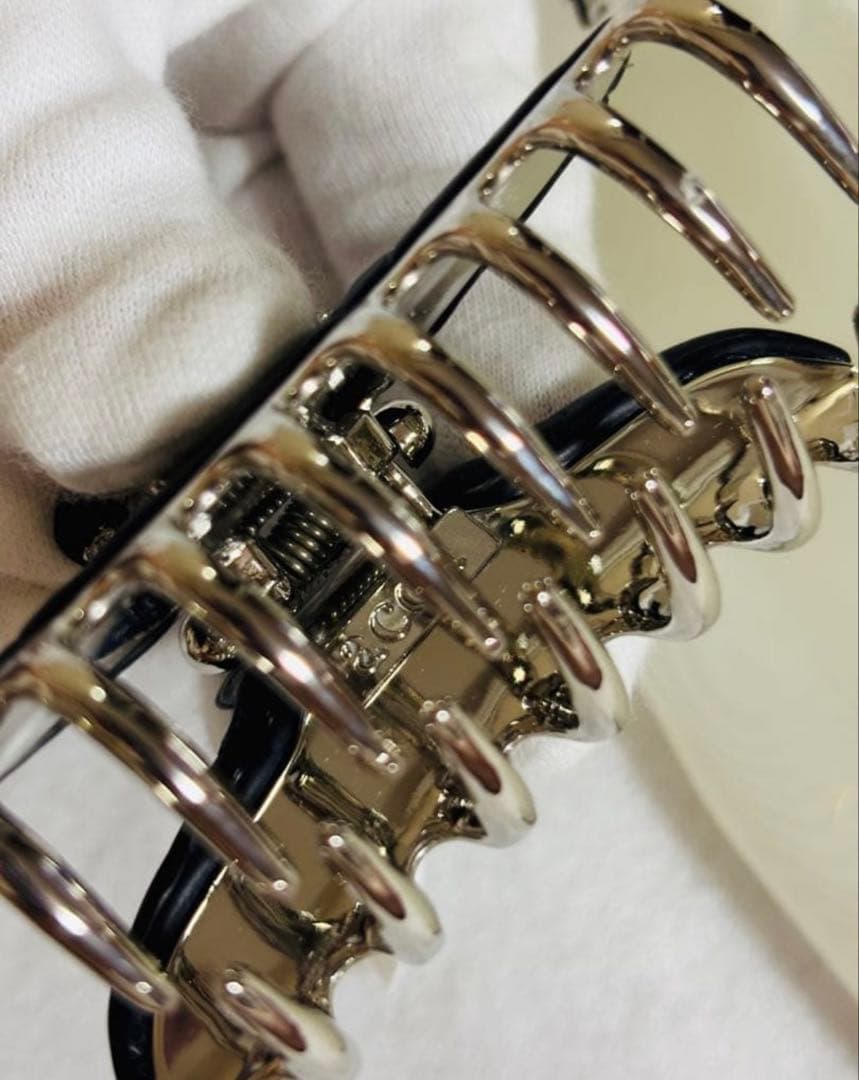 【極美品】アッカaccaクリップ　キルティング　ラインストーン　ダブルコラーナ