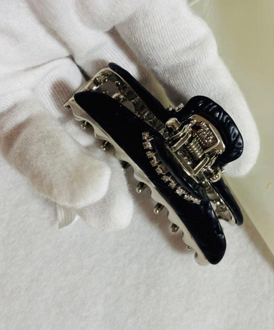 【極美品】アッカaccaクリップ　キルティング　ラインストーン　ダブルコラーナ