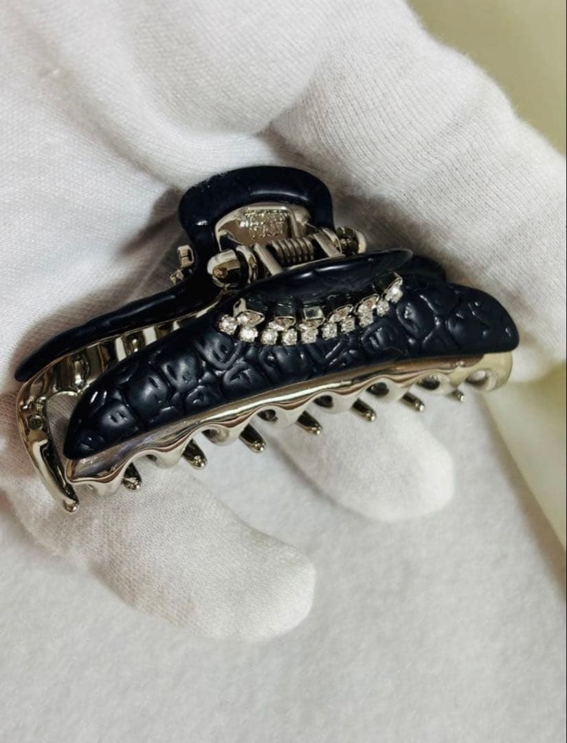 【極美品】アッカaccaクリップ　キルティング　ラインストーン　ダブルコラーナ