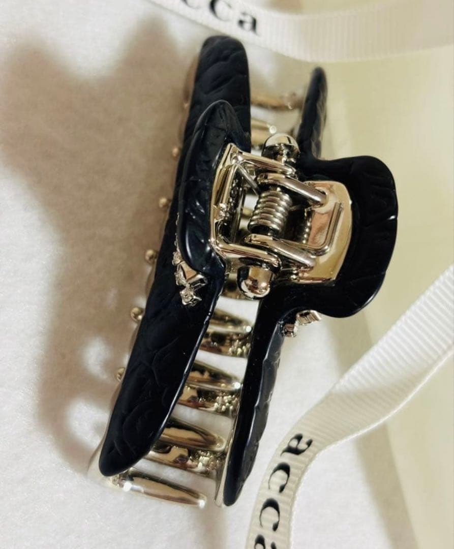 【極美品】アッカaccaクリップ　キルティング　ラインストーン　ダブルコラーナ