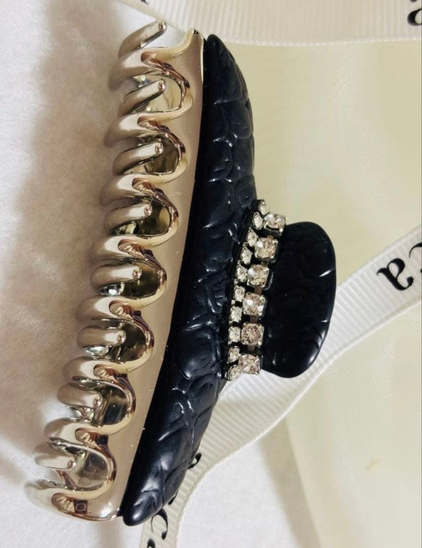 【極美品】アッカaccaクリップ　キルティング　ラインストーン　ダブルコラーナ