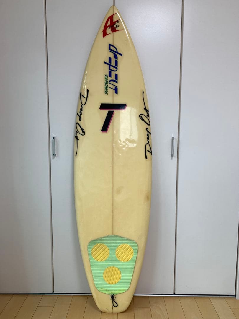 80年代のショートボード(メーカー/ドロップアウト、シェイパー/阿部)