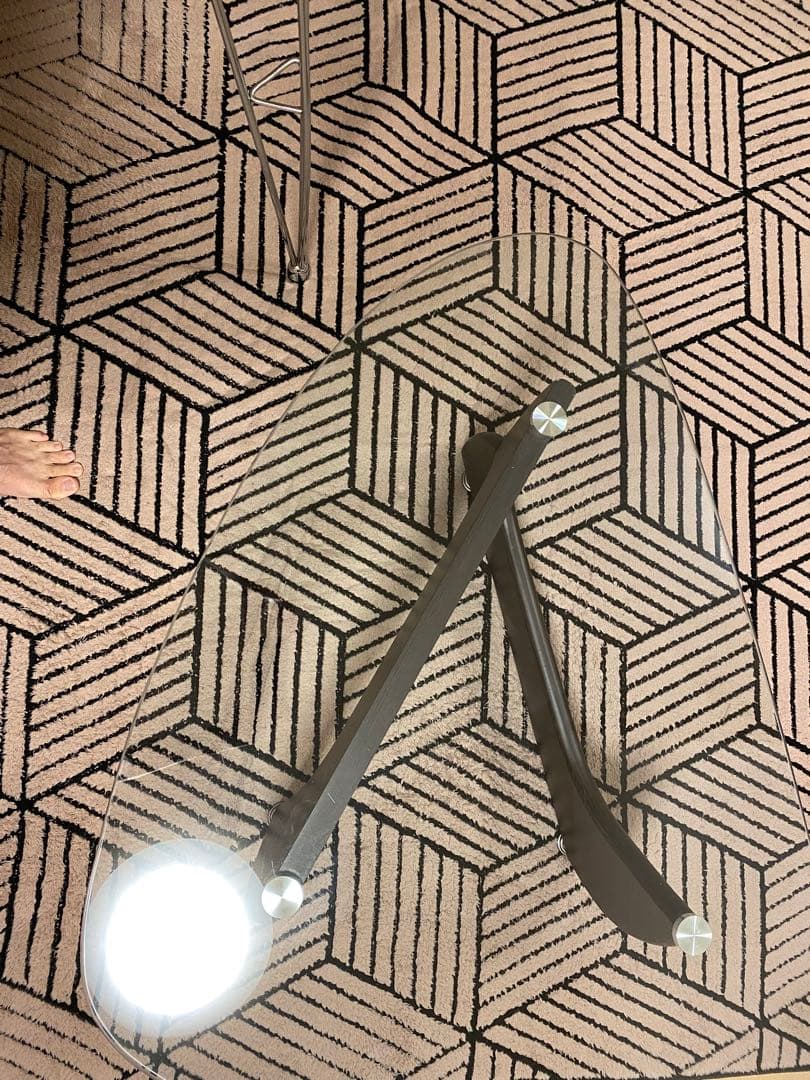 モダンガラステーブル