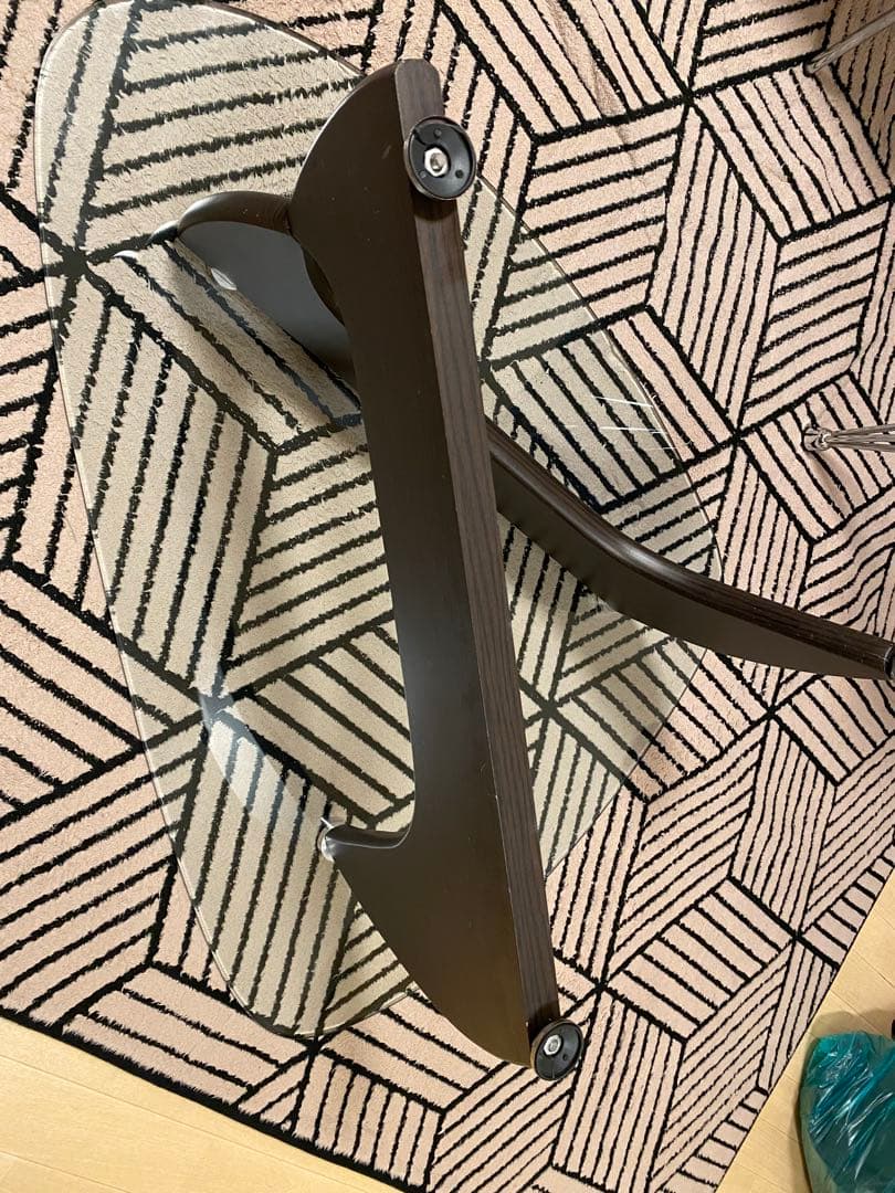 モダンガラステーブル