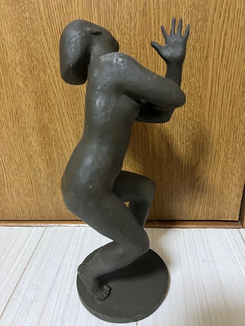 ブロンズ像　律動　館野弘青