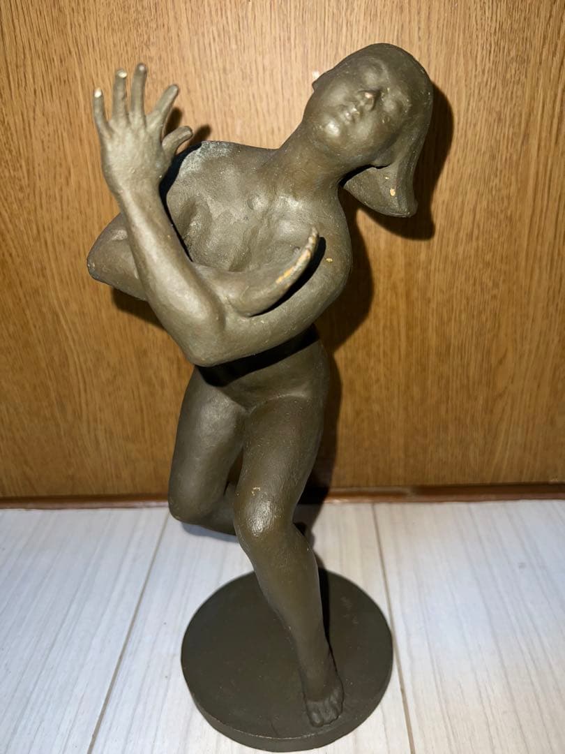 ブロンズ像　律動　館野弘青