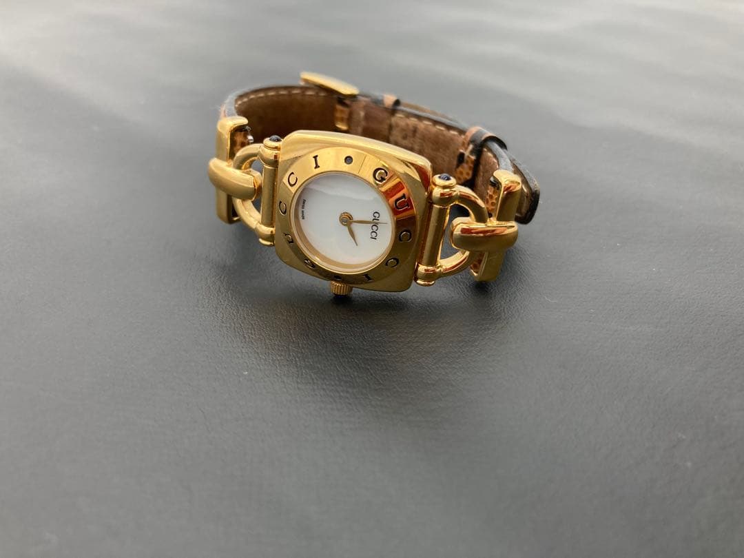 グッチ 腕時計 6300L クォーツ QZ ゴールド文字盤 ロゴベゼル