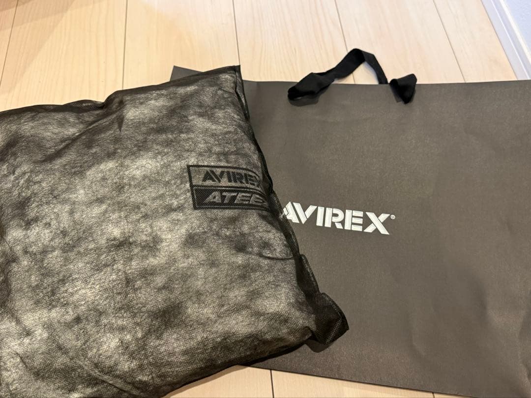 AVIREX × ATEEZ / SLEEVE LOGO PARKA ホワイト