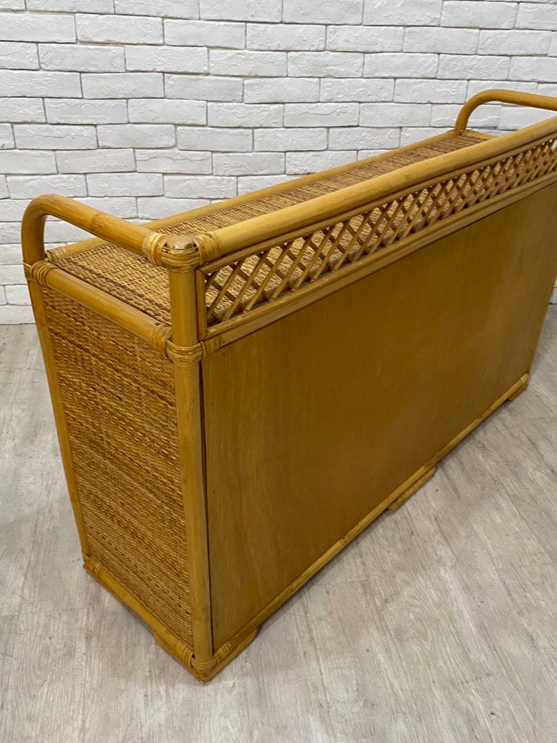 【東京都23区配送無料】ビンテージ　ラタン　チェスト　棚　サイドボード　収納　籠