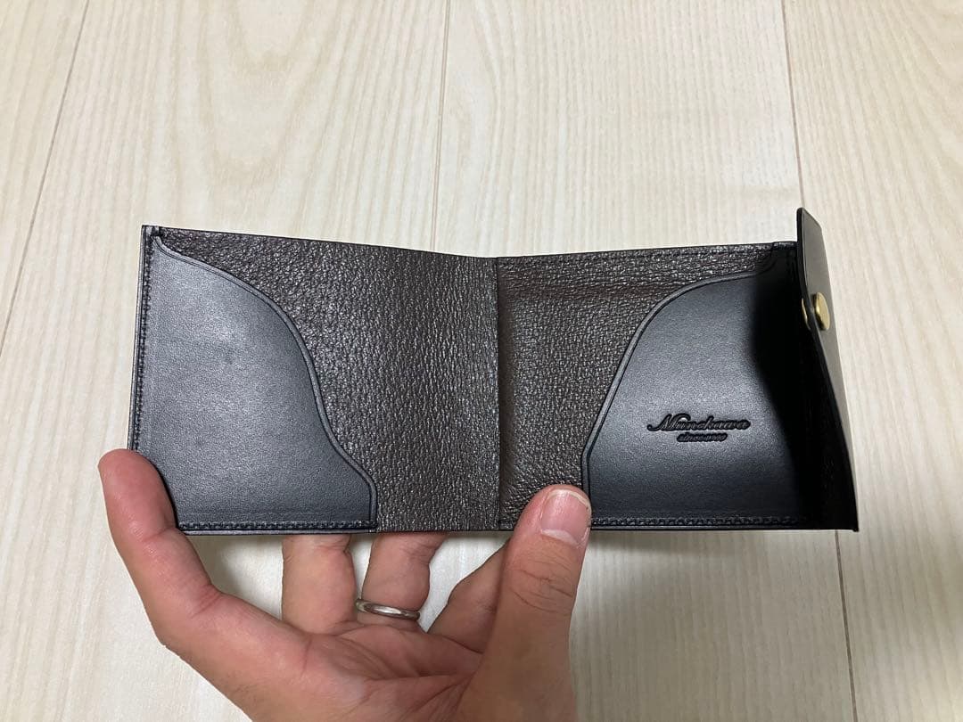 Munekawa　薄型二つ折り財布“Carriage”
