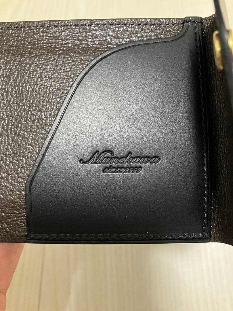 Munekawa　薄型二つ折り財布“Carriage”