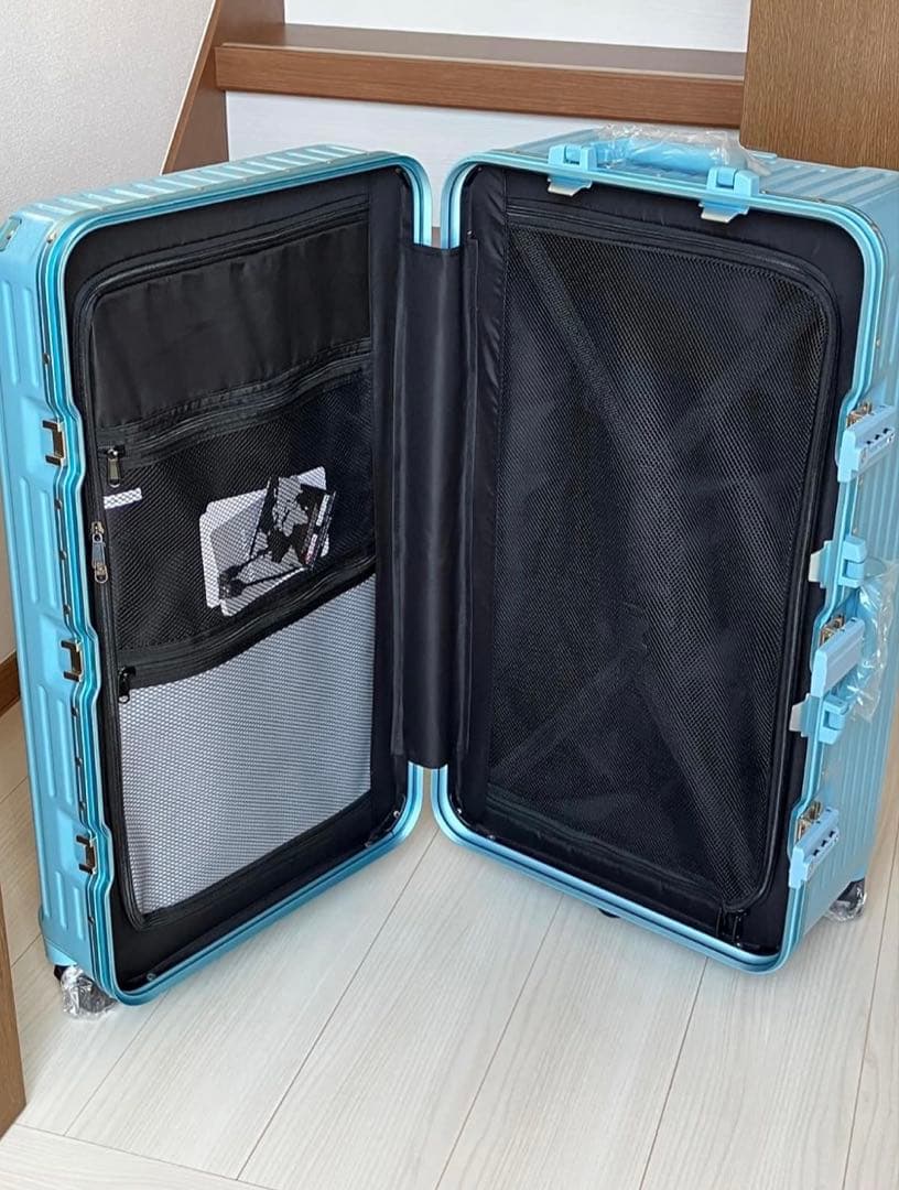 大容量スーツケース　ライトブルーTSAロック5輪キャスター　92L