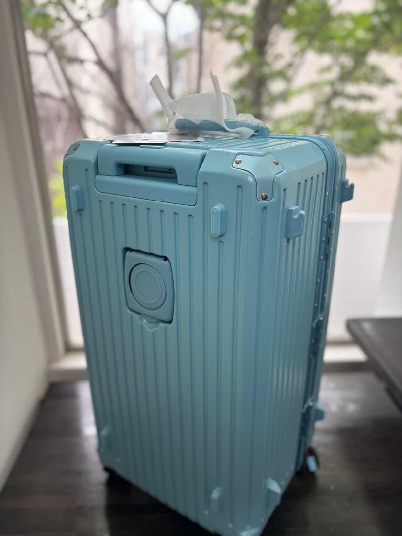 大容量スーツケース　ライトブルーTSAロック5輪キャスター　92L