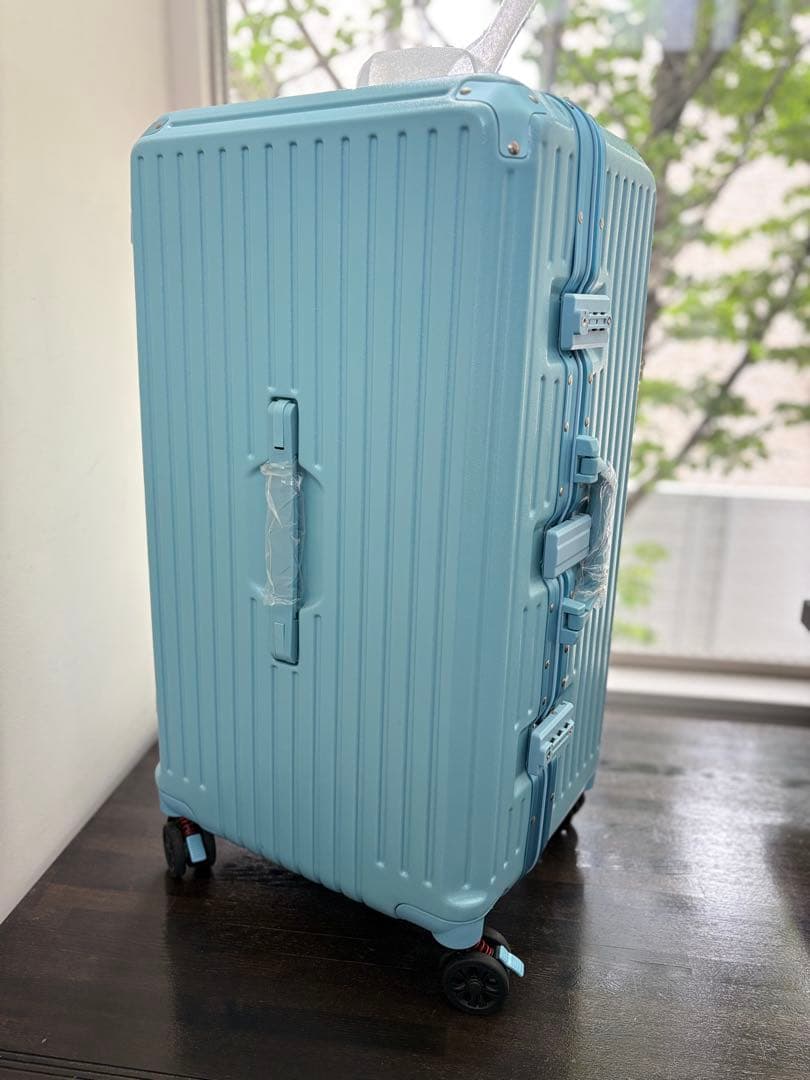 大容量スーツケース　ライトブルーTSAロック5輪キャスター　92L