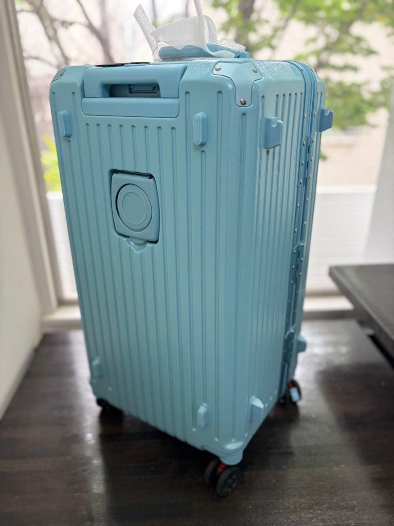 大容量スーツケース　ライトブルーTSAロック5輪キャスター　92L