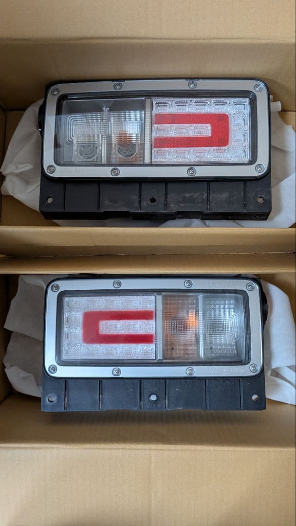 日野プロフィア純正テールランプ 左右セット