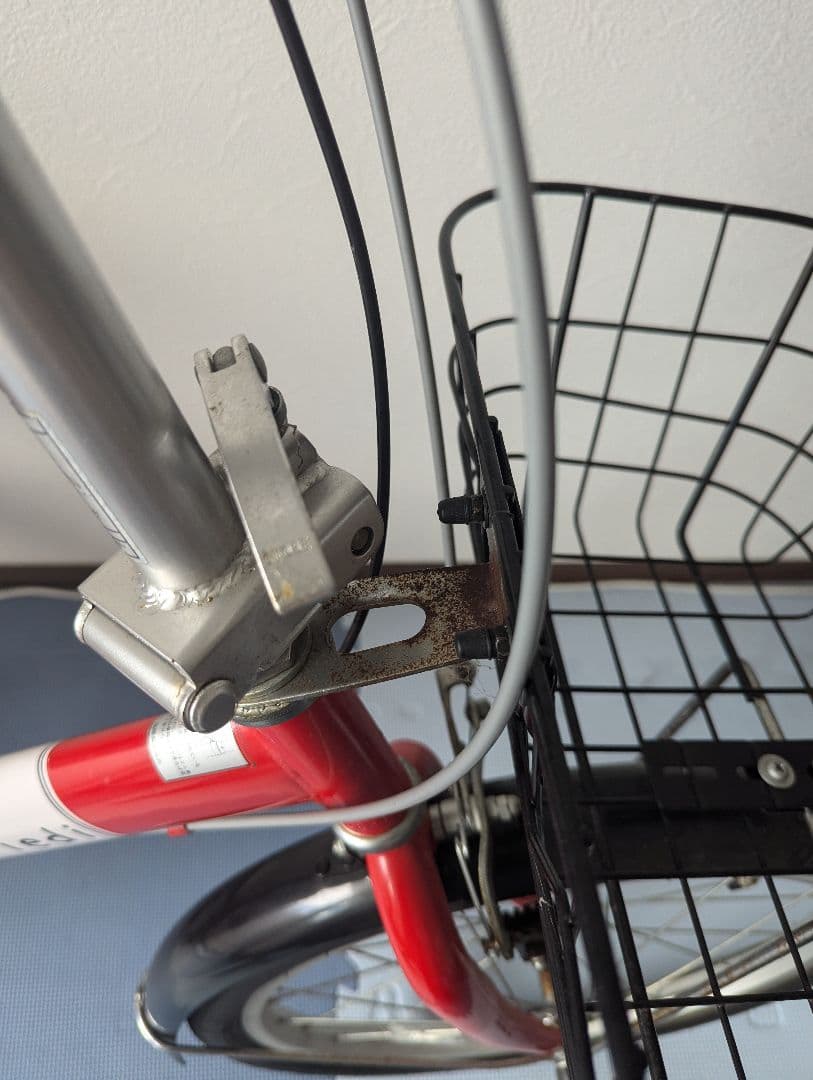 引き取り希望！ カゴ付き　赤色とデザインが可愛い　折りたたみ自転車　２０インチ