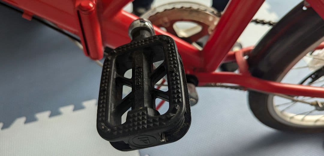 引き取り希望！ カゴ付き　赤色とデザインが可愛い　折りたたみ自転車　２０インチ