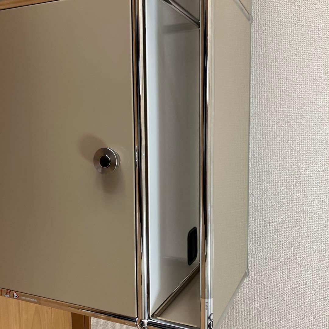 USMハラー ベージュ スチールキャビネット 中型 扉付き