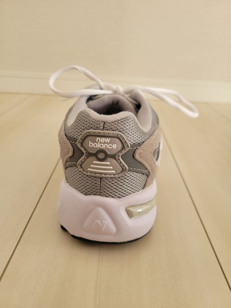 新品　タグ付き　New Balance 725　 グレー 23cm 　レディース