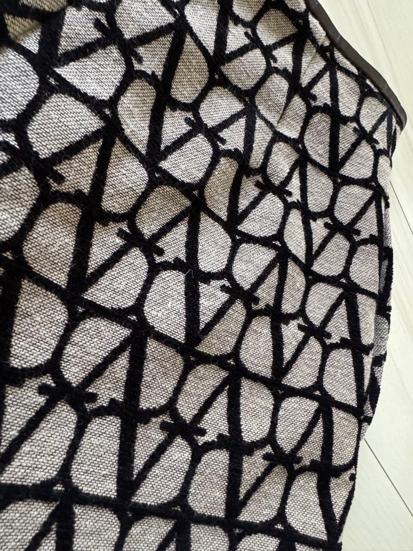 ヴァレンティノ ショートパンツ ロゴ 38