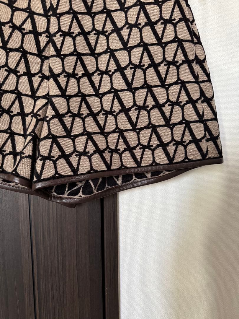 ヴァレンティノ ショートパンツ ロゴ 38