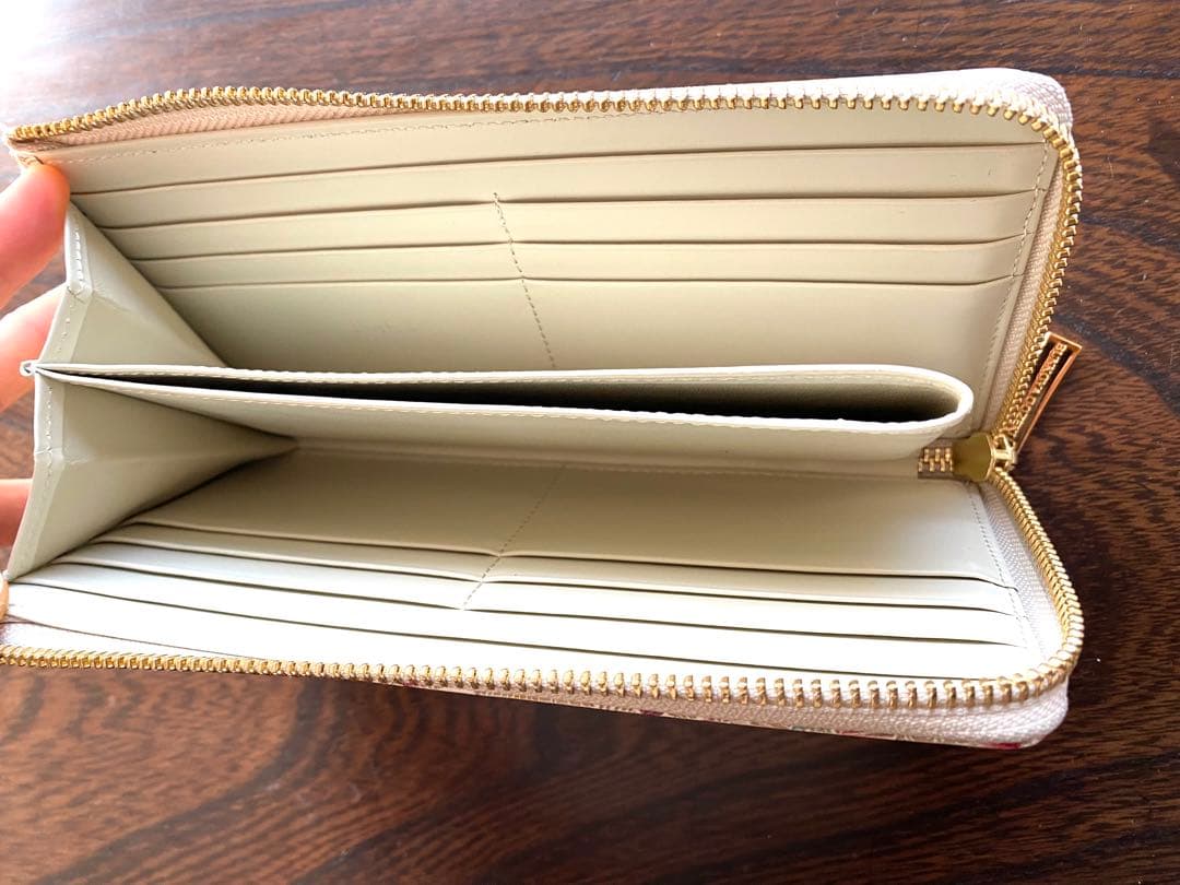 ほぼ新品「文庫屋大関」長財布・美しい花柄の文庫革