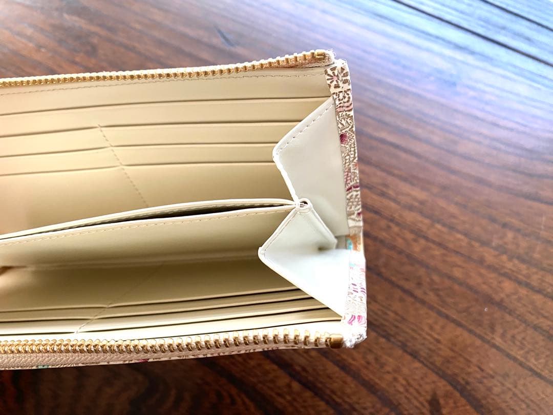 ほぼ新品「文庫屋大関」長財布・美しい花柄の文庫革